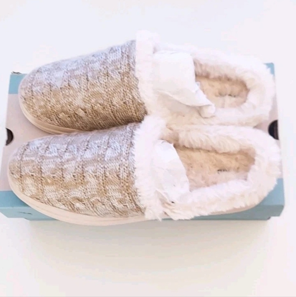 Toms Sage Sahara Size 10 Womens Cable Knit Faux Fur Slippers